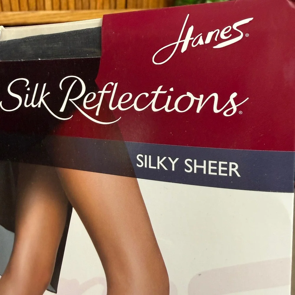 Hanes Silk Reflections Pantyhose EF Jet Black NEW Control Top Reinforced Toe 718